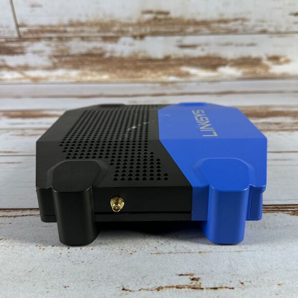 Linksys WRT 1900AC V2 Dual Band Ultra-Fast Wireless WiFi Router No Antennas ￼ - Picture 2 of 5